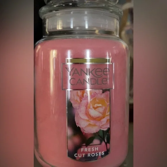 Fresh Cut Roses 22oz NWT Yankee Candle NWT